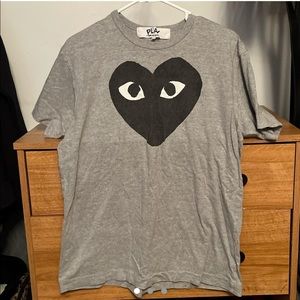 Comme Des Garcons Play XL T Shirt in Gray / Grey. Great condition just wrinkled